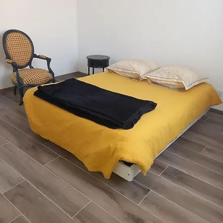 Bed and Breakfast Merignac 3*